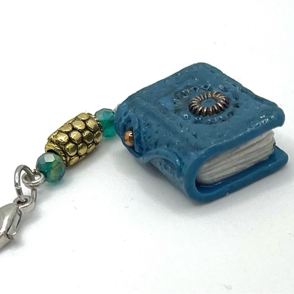 Unique Book Pendant-miniature Polymer Clay keychain book-One of a kind mini book - Picture 13 of 13